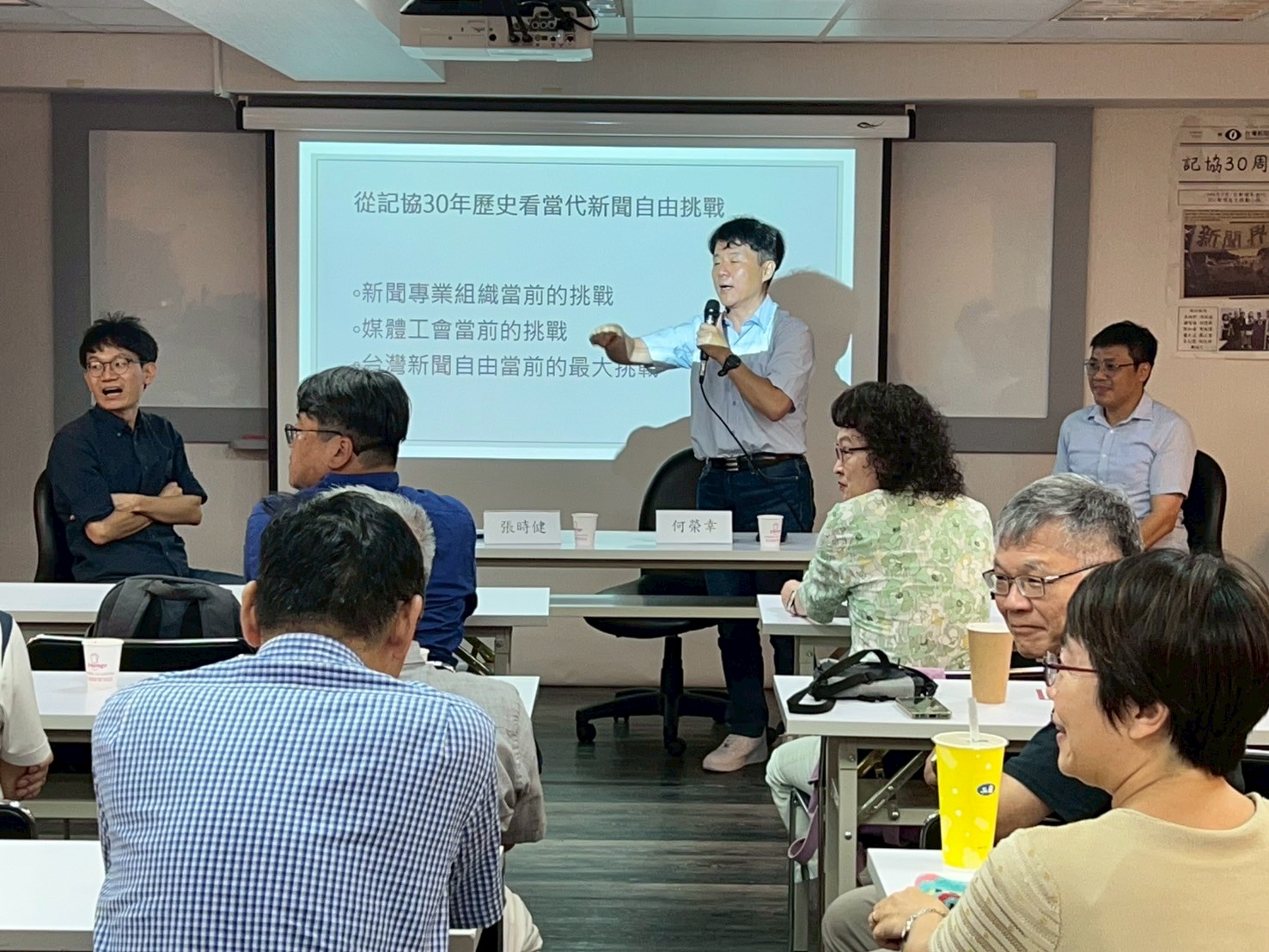 何榮幸創會會長、現任會長吳柏軒會長加上中正大學傳播學系張時健老師3方座談