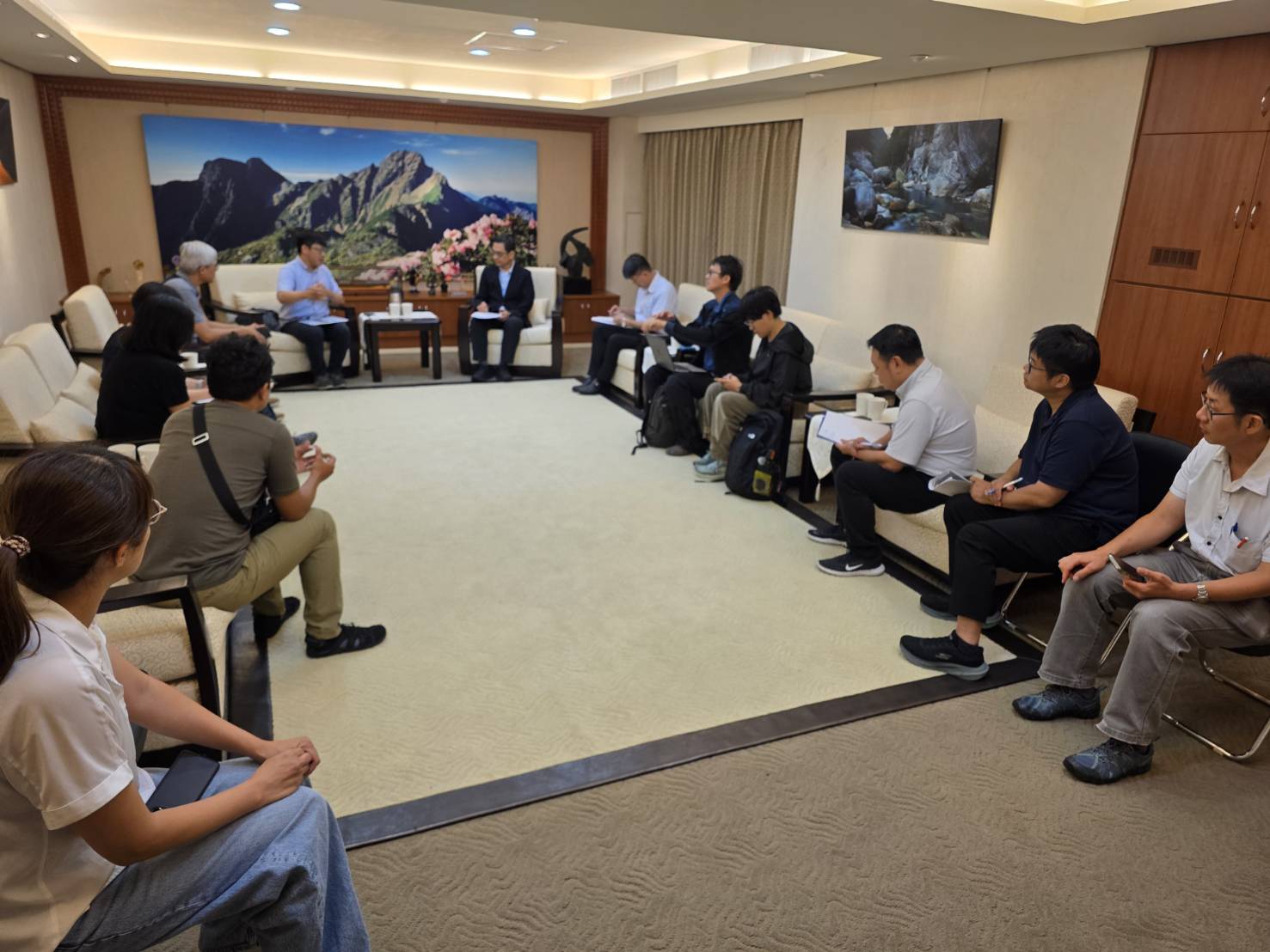 記協、全傳媒、公視記者就記者採訪權與國土署意見交流。 1